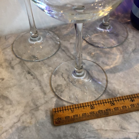 4 bubble shaped Wine Glasses 8 1/4 inches tall - Picture 7 of 7